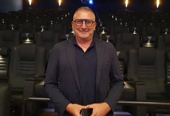 Ai “Cineracconti” Massimiliano Giometti racconta il percorso delle pellicole cinematografiche, nella sala conferenze della Biblioteca di Riccione